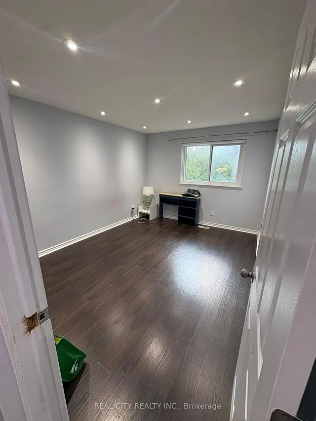 Additional image 35 of 70 Majestic Cres