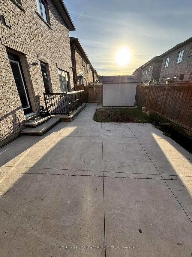 Additional image 24 of 25 Bucksaw St