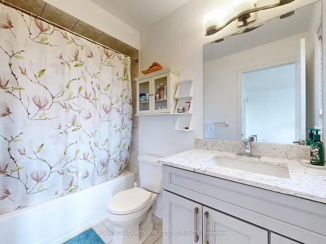 Additional image 32 of 50 Versailles Cres