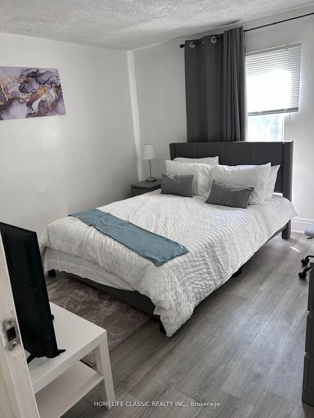 Additional image 6 of 3223 Dundas St