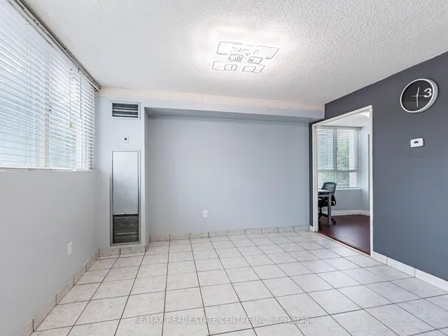 Additional image 16 of 3695 Kaneff Cres Unit 211