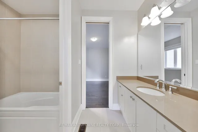 Additional image 36 of 2163 Vineland Cres