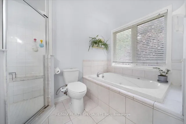 Additional image 33 of 28 Redcastle St