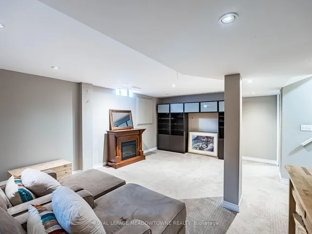 Additional image 37 of 117 Fairglen Ave