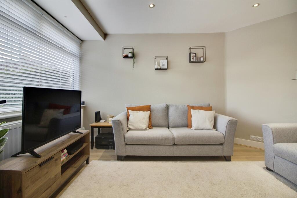 Additional image 3 of Holme Close, Hatfield