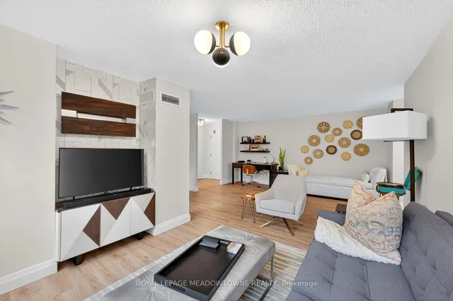 Additional image 13 of 3695 Kaneff Cres Unit 102