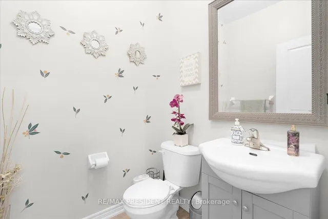 Additional image 17 of 56 Natronia Tr