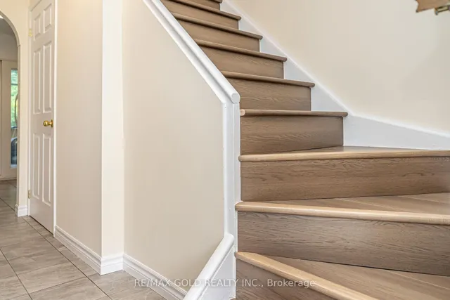 Additional image 21 of 12 Lorraine Cres