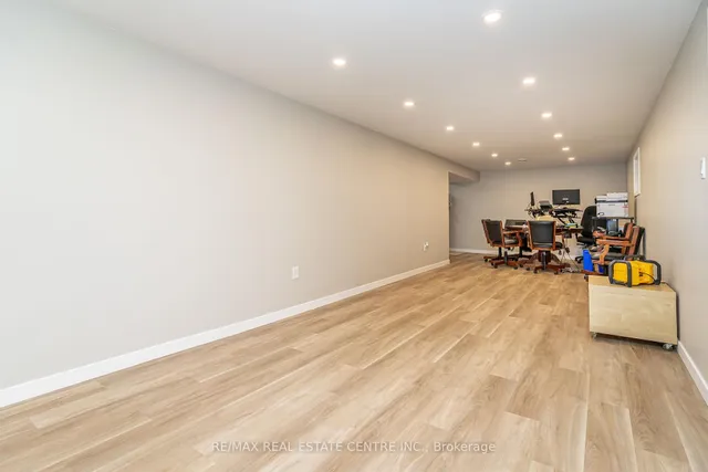 Additional image 30 of 23 Bedford Cres