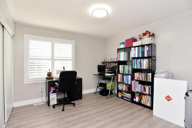 Additional image 34 of 1 Blaketon Crt