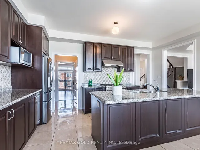 Additional image 17 of 62 Masken Circ