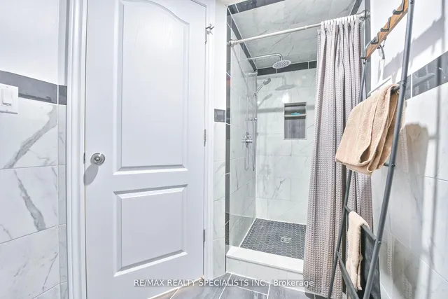 Additional image 24 of 25 Homer Sq