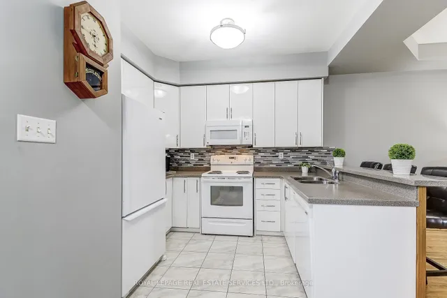 Additional image 17 of 200 Glenashton Dr