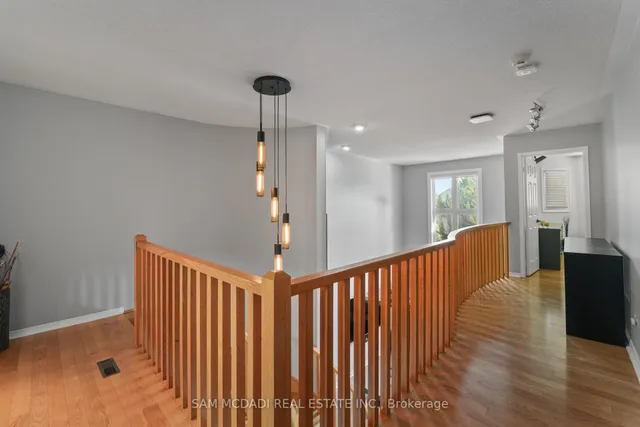 Additional image 27 of 385 Turnberry Cres