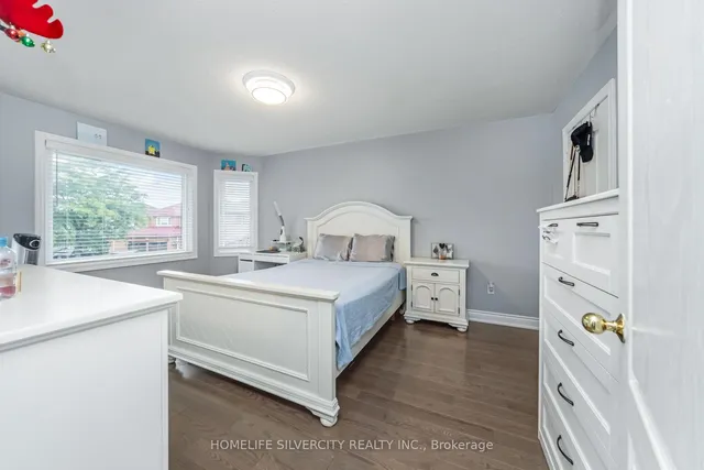 Additional image 34 of 17 Siesta Crt