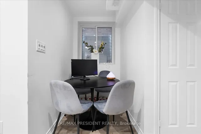 Additional image 39 of 56 Natronia Tr