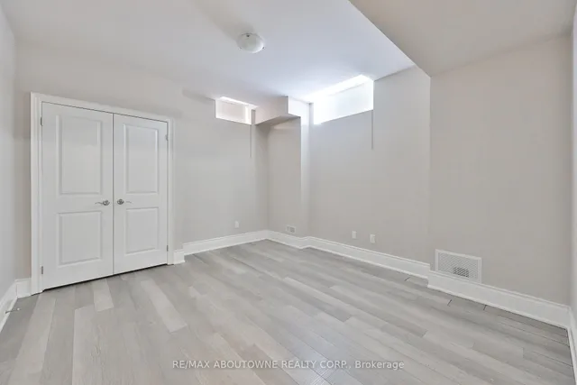 Additional image 45 of 2163 Vineland Cres