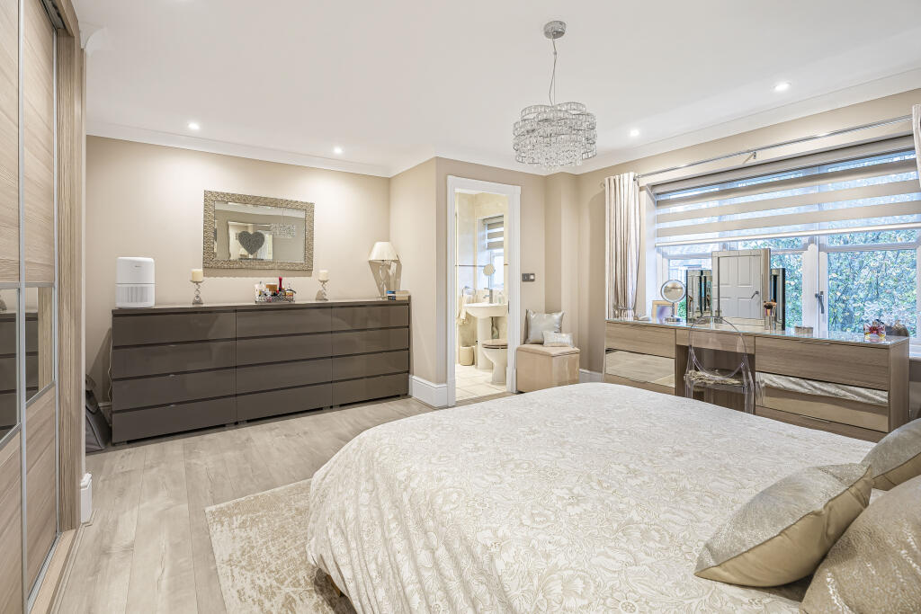 Additional image 21 of Beningfield Drive, St. Albans, Hertfordshire, AL2