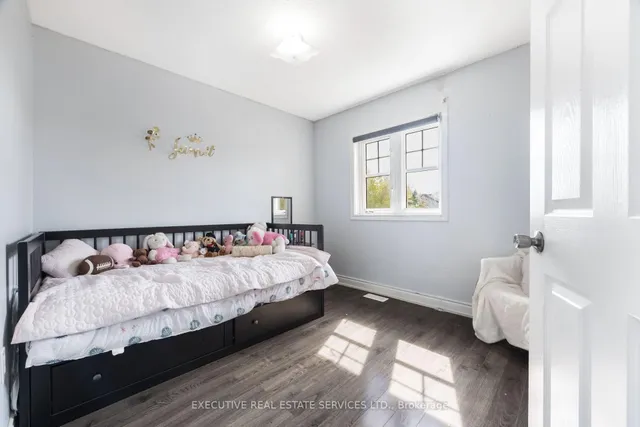 Additional image 32 of 43 Susan Ave