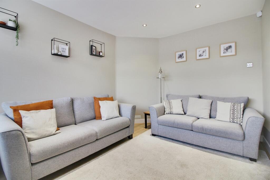 Additional image 4 of Holme Close, Hatfield