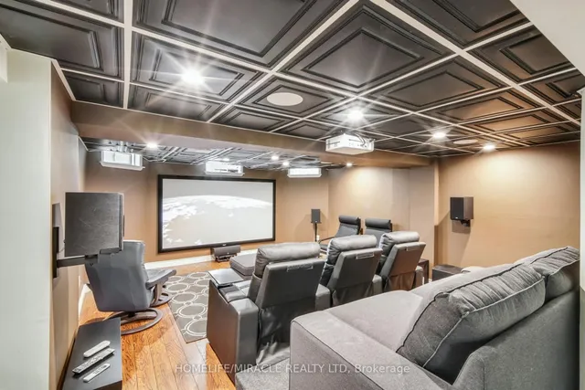 Additional image 32 of 373 Turnberry Cres