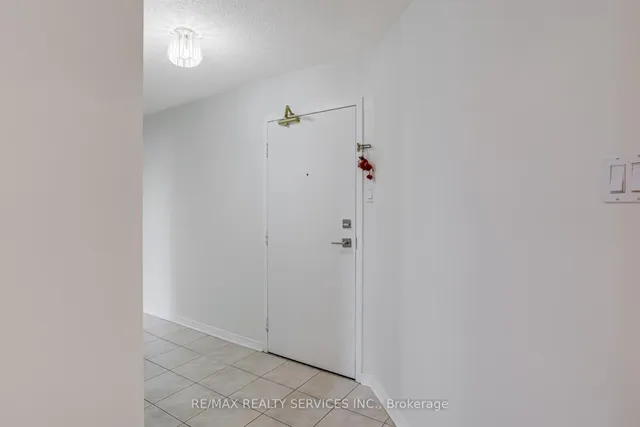 Additional image 7 of 3650 Kaneff Cres Unit 1508