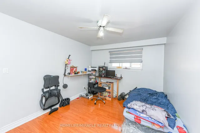 Additional image 16 of 3442 Laddie Cres