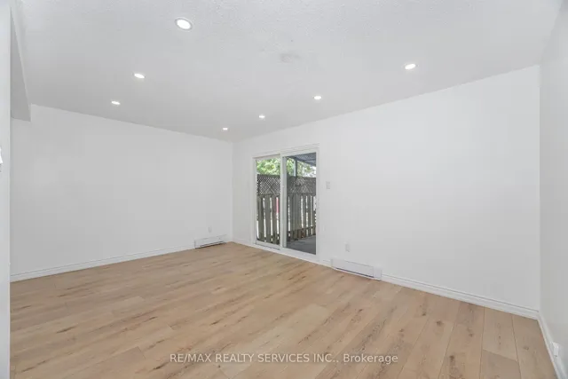 Additional image 16 of 20 Greenhills Sq