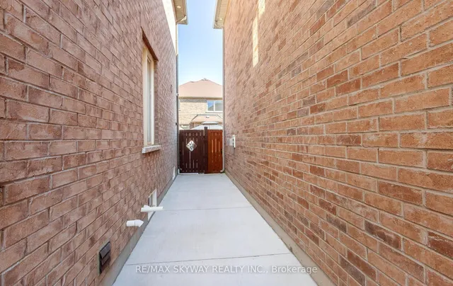 Additional image 48 of 87 Villadowns Tr