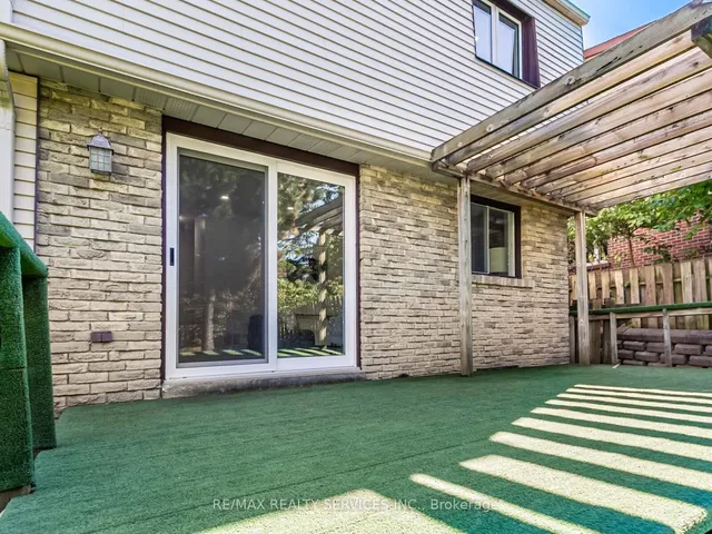 Additional image 43 of 16 Marchmount Cres