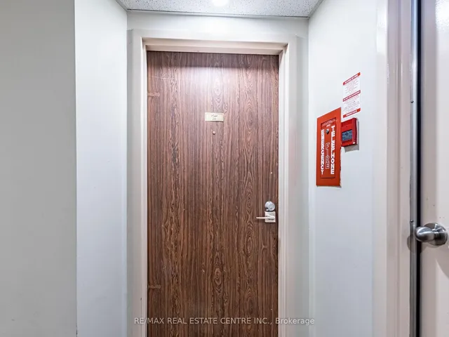 Additional image 8 of 3695 Kaneff Cres Unit 211