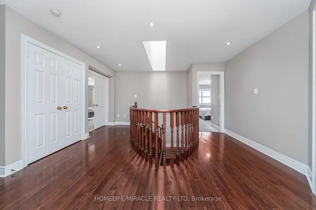 Additional image 28 of 32 Xavier Crt