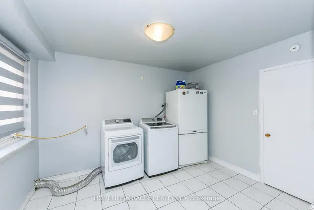 Additional image 35 of 3442 Laddie Cres