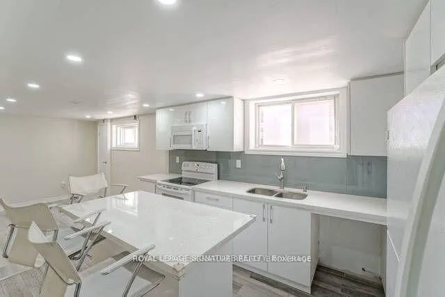 Additional image 29 of 3562 Laddie Cres