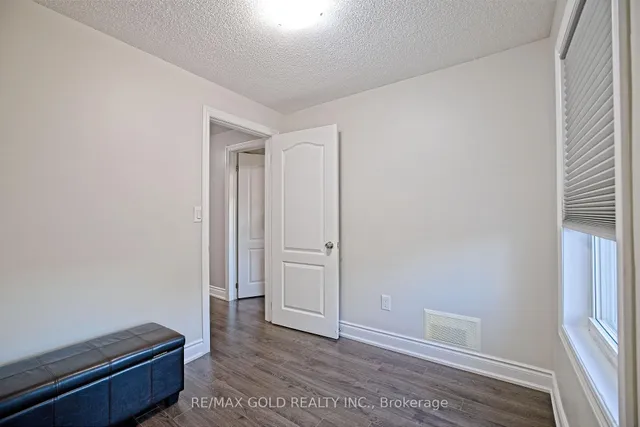 Additional image 16 of 28 Royce Ave
