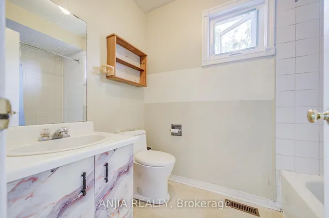 Additional image 16 of 550 Bluesky Cres