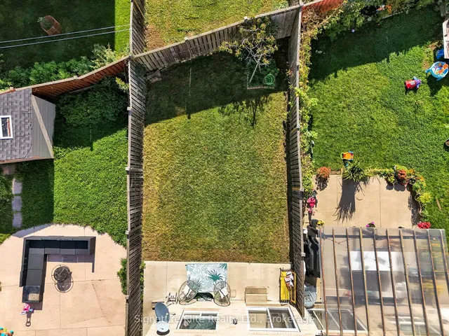 Additional image 40 of 124 Rocky Point Cres