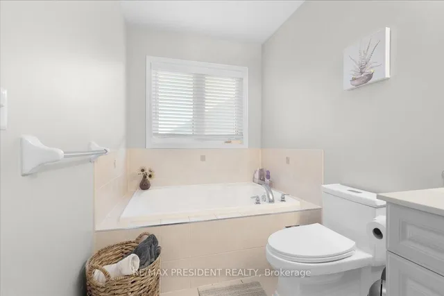 Additional image 23 of 56 Natronia Tr