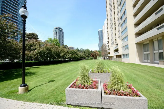 Additional image 38 of 3590 Kaneff Cres Unit 102