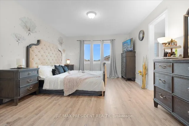 Additional image 19 of 56 Natronia Tr