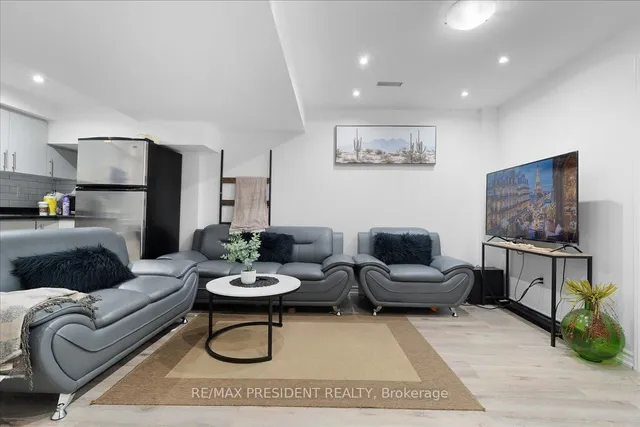 Additional image 40 of 56 Natronia Tr