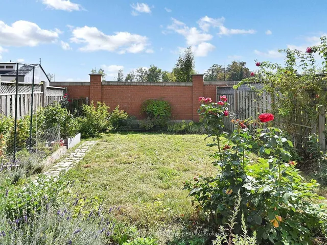 Additional image 47 of 50 Versailles Cres