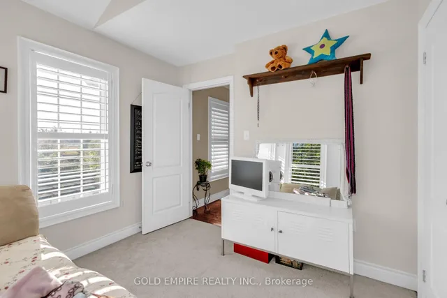 Additional image 20 of 33 Accent Circ