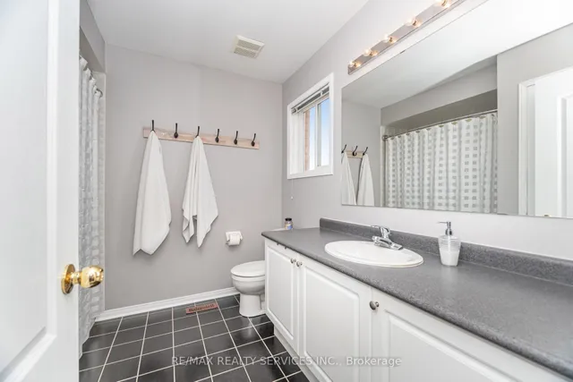 Additional image 24 of 37 Sunnybrook Cres