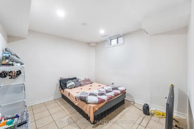 Additional image 42 of 8 Twin Pines Cres