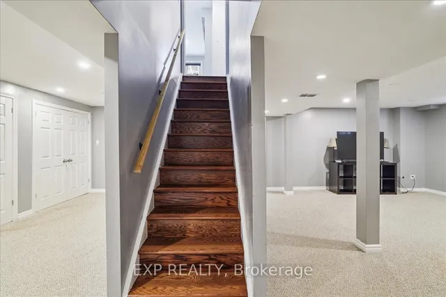 Additional image 32 of 1923 Steepbank Cres