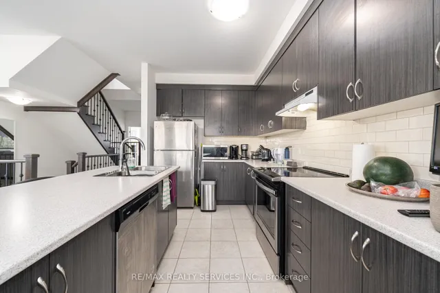 Additional image 17 of 2 Estelle Gate