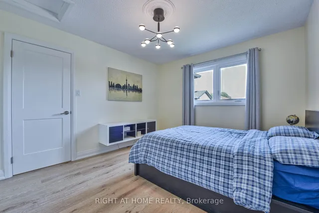 Additional image 29 of 1517 Queensbury Cres