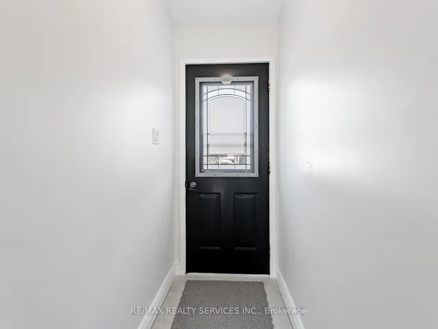 Additional image 6 of 13 Gold Pine Crt