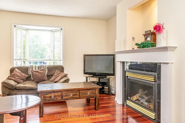 Additional image 9 of 12 Lorraine Cres